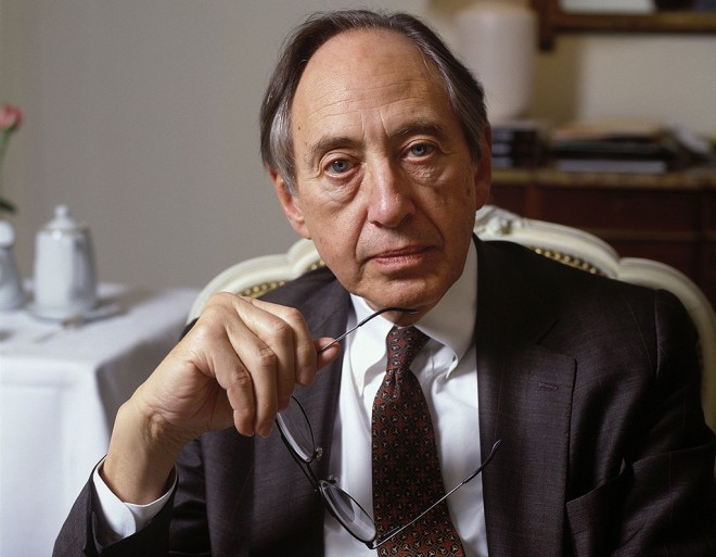 FRANCE - FEBRUARY 01:  Writer Alvin Toffler in France on February 01, 1994.  (Photo by Louis MONIER/Gamma-Rapho via Getty Images)