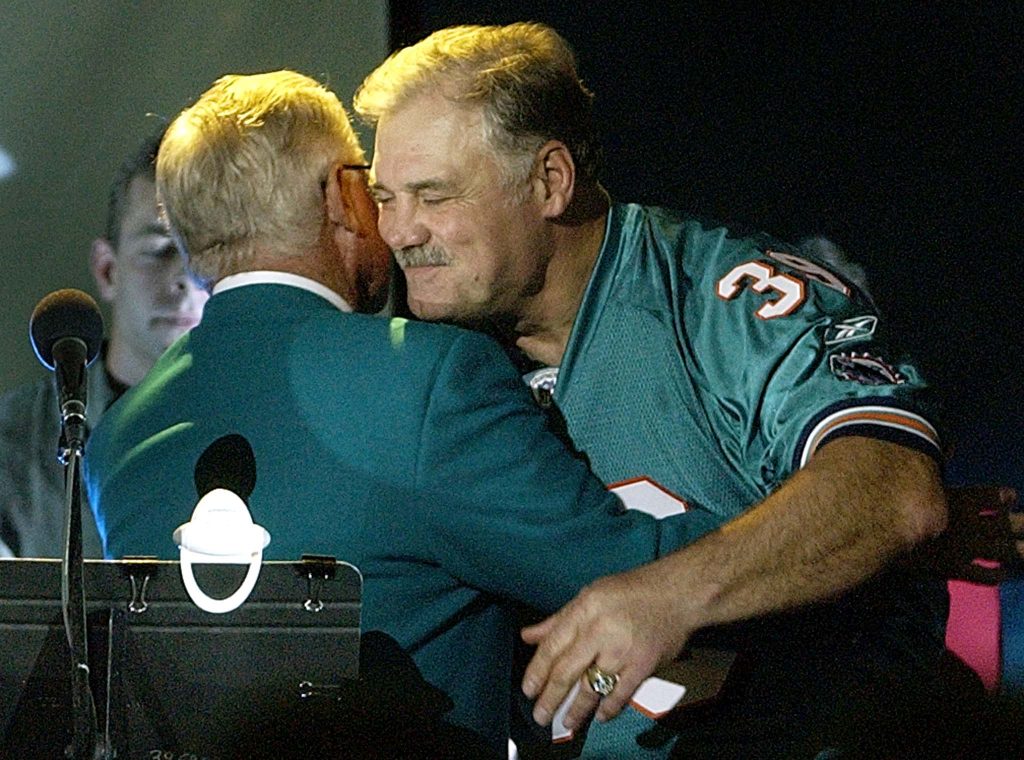 Miami Dolphins former running back Larry Csonka (R) hugs his former coach Don Shula (L) as he is honored at a ceromony to retire his jersey during halftime of the Chicago Bears against the Dolphins, 09 December 2002, at Pro Player Stadium in Miami, Florida.   AFP PHOTO/Rhona WISE / AFP PHOTO / RHONA WISE