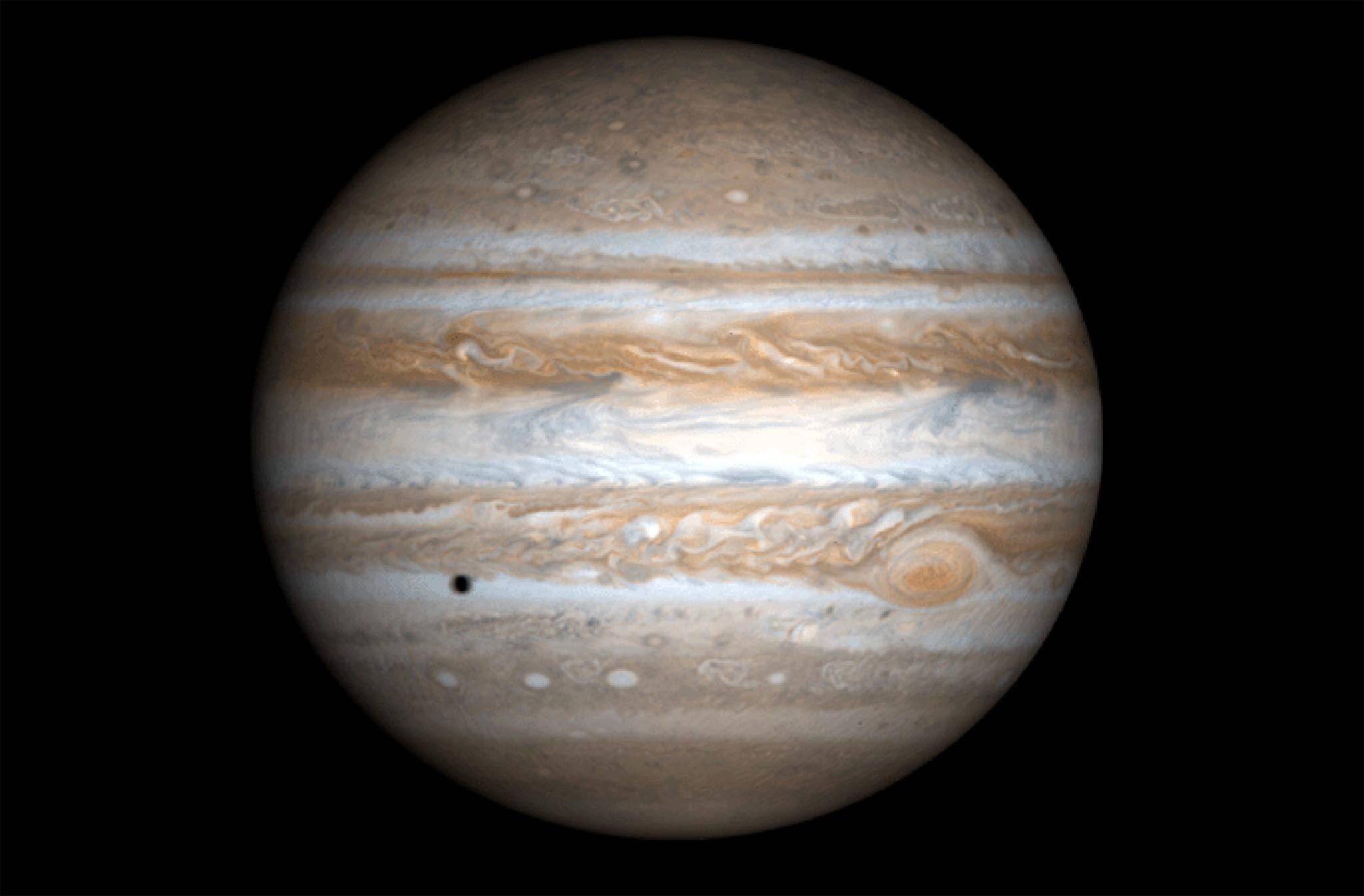 This true-color simulated view of Jupiter released 30 December, 2000 by NASA is composed of four images taken by NASA's Cassini spacecraft on 07 December, 2000. To illustrate what Jupiter would have looked like if the cameras had a field-of-view large enough to capture the entire planet, the cylindrical map was projected onto a globe. Cassini is a cooperative mission of NASA, the European Space Agency and the Italian Space Agency. JPL, a division of the California Institute of Technology in Pasadena, manages Cassini for NASA's Office of Space Science in Washington, D.C.  AFP PHOTO/NASA / AFP PHOTO / NASA / NASA