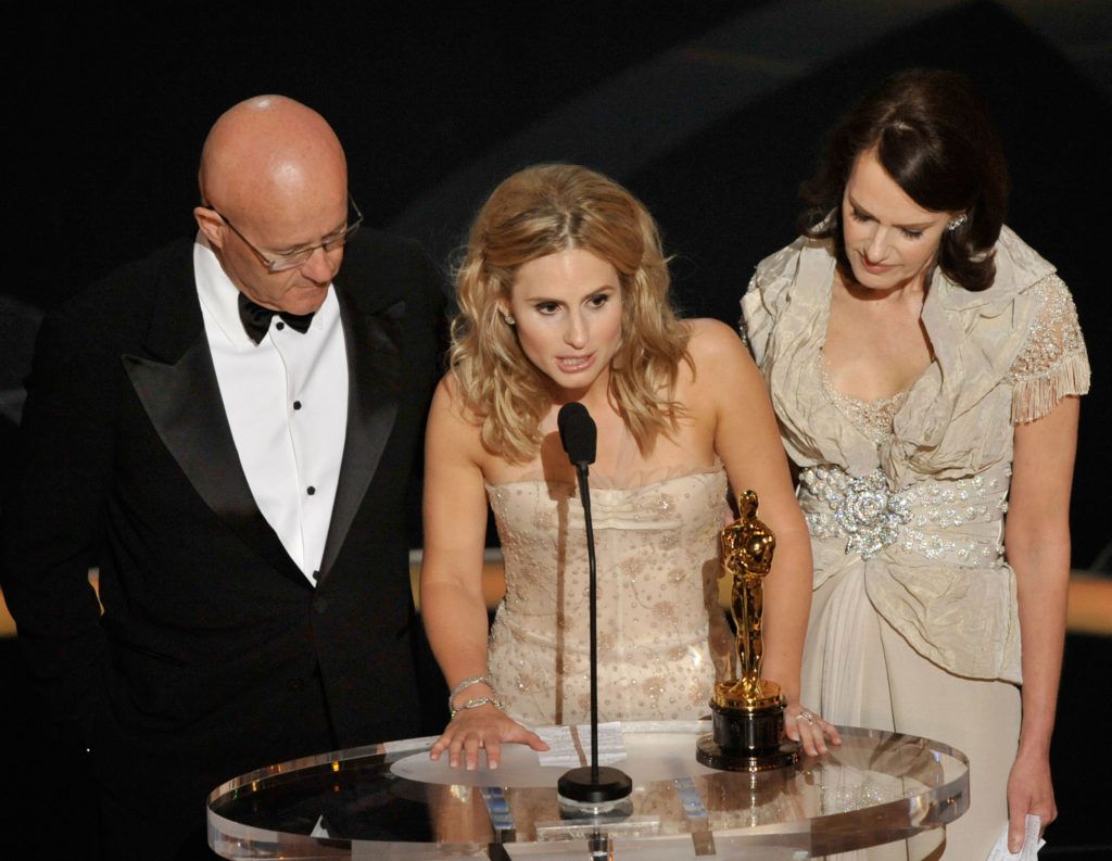 LOS ANGELES, CA - FEBRUARY 22:  (EDITORS NOTE: NO ONLINE, NO INTERNET, EMBARGOED FROM INTERNET AND TELEVISION USAGE UNTIL THE CONCLUSION OF THE LIVE OSCARS TELECAST) Kate Ledger (C), sister of late Heath Ledger, accepts the award for Best Supporting Actor for "The Dark Night" with father Kim (L) and mother Sally (R) during the 81st Annual Academy Awards held at Kodak Theatre on February 22, 2009 in Los Angeles, California.  (Photo by Kevin Winter/Getty Images)