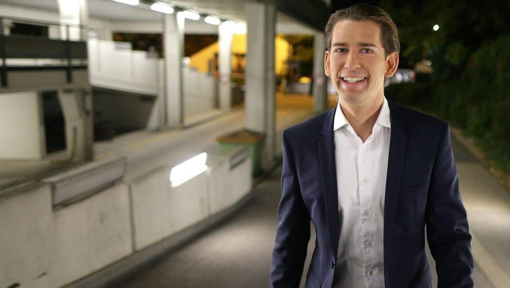 The chairman of the Austrian People's Party (OeVP) Sebastian Kurz arrives for a TV debate on October 11, 2017 in Vienna, ahead of Austrian federal elections which take place on October 15, 2017.   / AFP PHOTO / APA / GEORG HOCHMUTH / Austria OUT