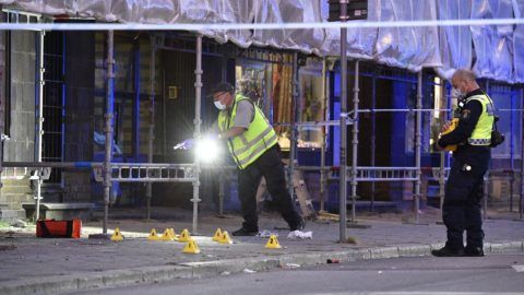 Policemen search the scene after five people were hurt in a shooting in the centre of the southern Swedish city of Malmo on June 18, 2018.



One person was killed and five wounded in a shooting in the centre of the southern Swedish city of Malmo, police said, ruling out a terrorist link. / AFP PHOTO / TT News Agency / Johan NILSSON / Sweden OUT