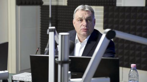 Budapest, 2018. január 19.
Orbán Viktor miniszterelnök interjút ad a 180 perc címû mûsorban a Kossuth Rádió stúdiójában 2018. január 19-én.
MTI Fotó: Koszticsák Szilárd