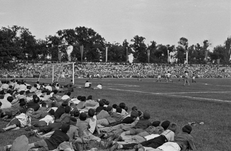 Nagyerdei Stadion, Magyarország - Lengyelország ifjúsági labdarúgó mérkőzés. 1949Fotó: Kovács Márton ERnő / Fortepan