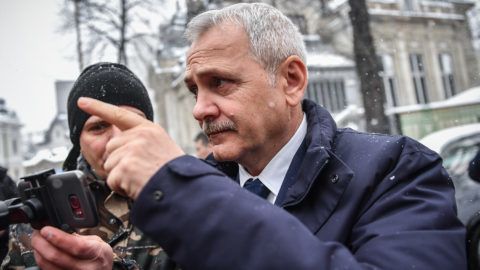 President of Romania's ruling Social Democratic Party (PSD) Liviu Dragnea arrives at the High Court of Cassation and Justice to attend a hearing on his trial in Bucharest on March 21, 2018. Dragnea, already barred from office due to an electoral fraud conviction, goes on trial over a fake jobs scandal. / AFP PHOTO / Daniel MIHAILESCU