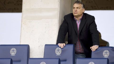 Felcsút, 2015. március 21.Orbán Viktor miniszterelnök nézi az OTP Bank Liga 21. fordulójában játszott Puskás Akadémia - Videoton FC mérkőzést a felcsúti Pancho Arénában 2015. március 21-én.MTI Fotó: Koszticsák Szilárd
