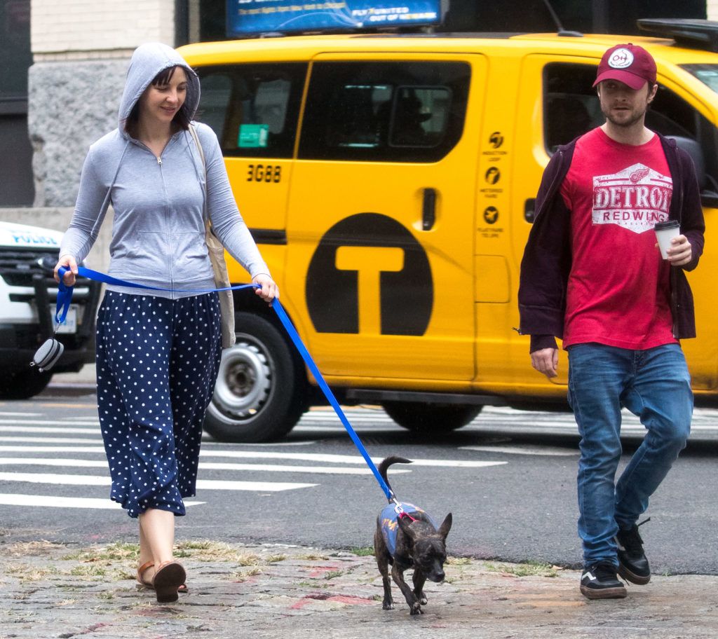 EXCLUSIVE: Daniel Radcliffe and girlfriend Erin Darke seen walking there dog on a rainy day in New York City.
08 Sep 2018
Pictured: Daniel Radcliffe, Erin Darke.
Photo credit: MEGA

TheMegaAgency.com
+1 888 505 6342 September 8, 2018  *** Local Caption *** MEGA272475_011