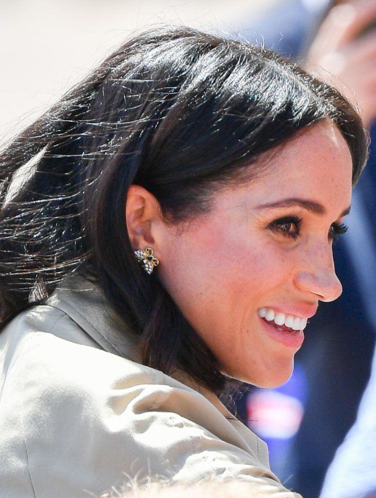 SYDNEY, AUSTRALIA - OCTOBER 16:  (NO UK SALES FOR 28 DAYS) Meghan, Duchess of Sussex takes part in a public walkabout at the Sydney Opera House on October 16, 2018 in Sydney, Australia. The Duke and Duchess of Sussex are on their official 16-day Autumn tour visiting cities in Australia, Fiji, Tonga and New Zealand.  (Photo by Pool/Samir Hussein/WireImage)