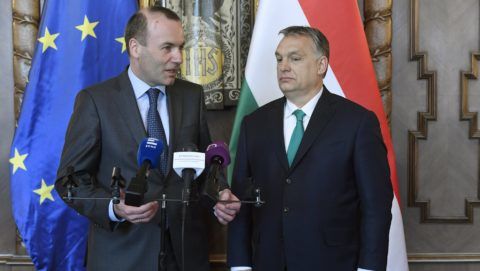 Budapest, 2018. március 20.
Orbán Viktor miniszterelnök (j) és Manfred Weber, az Európai Néppárt (EPP) EP-képviselõcsoportjának elnöke sajtónyilatkozatot tesz az Országházban 2018. március 20-án.
MTI Fotó: Koszticsák Szilárd