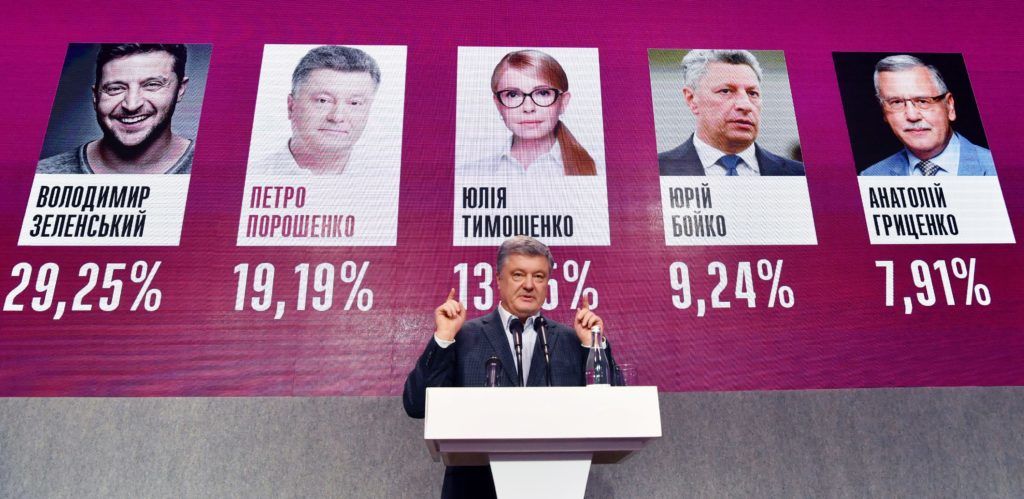 Ukrainian incumbent president Petro Poroshenko delivers a speech speaks in front of a screen displaying exit polls at his campaign headquarters in Kiev, after the first round of Ukraine's presidential election, on March 31, 2019. - Comedian and political novice Volodymyr Zelensky topped the first round of Ukraine's presidential election on Sunday, exit polls showed, leading incumbent Petro Poroshenko into a run-off. (Photo by Sergei SUPINSKY / AFP)