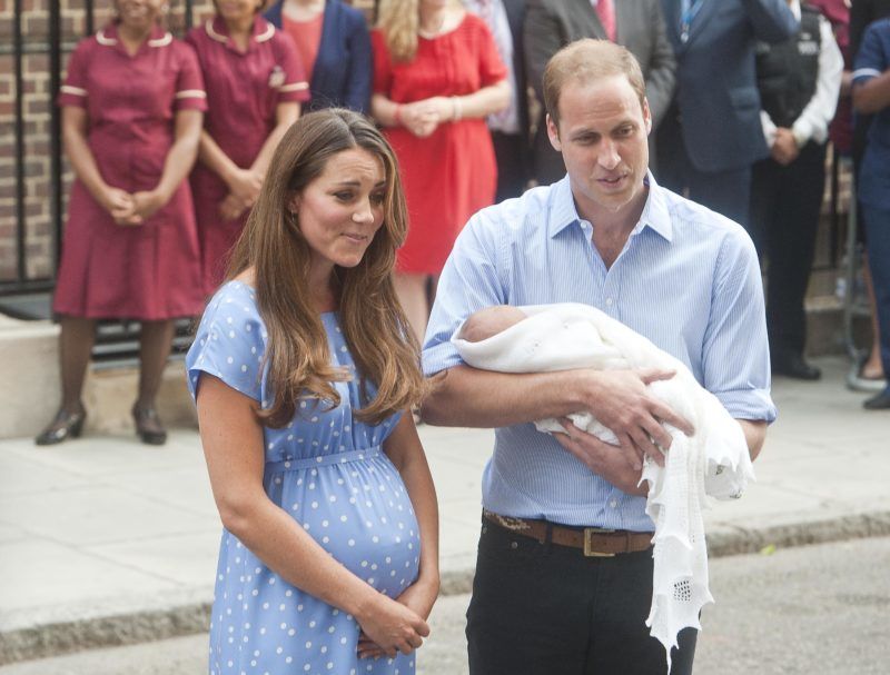 LONDON, UNITED KINGDOM - JULY 22: Catherine, Duchess of Cambridge and Prince William, Duke of Cambridge depart The Lindo Wing with their newborn son at St Mary's Hospital on July 22, 2013 in London, England. (Photo by Niki Nikolova/FilmMagic)