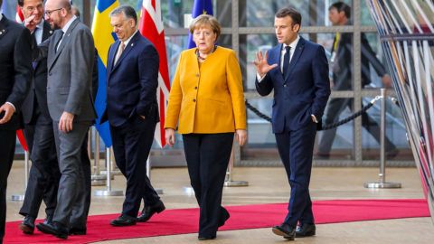 (FromL) Ireland's Prime Minister Leo Varadkar, Romania's President Klaus Werner Iohannis, Netherlands' Prime Minister Mark Rutte, Belgium's Prime Minister Charles Michel, Hungary's Prime Minister Viktor Orban, Germany's Chancellor Angela Merkel and France's President Emmanuel Macron arrive prior to pose for a family photo on March 22, 2019 in Brussels at the end of an EU summit focused on Brexit. - European leaders and English Prime Minister agreed early on March 22 a short delay to Britain's divorce from the European Union in the hope of ensuring an orderly Brexit. (Photo by Ludovic MARIN / AFP)