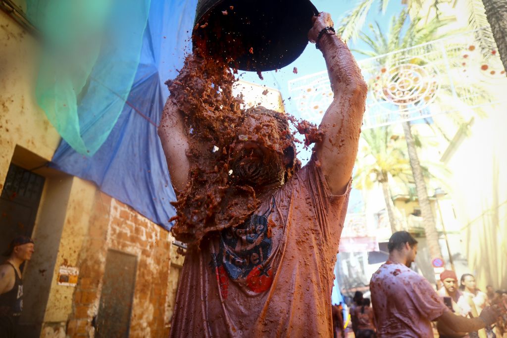 Revellers are covered with smashed tomato puree during the 'Tomatina' festival in Bunol, Valencia, Spain, on 28 August 2019. This iconic annual fiesta that takes place on the last Wednesday of August and celebrates its 74rd edition has been billed as "the world's biggest food fight" becoming a major draw for foreigners, in particular from Britain, Japan and the United States. (Photo by Jose Miguel Fernandez/NurPhoto)